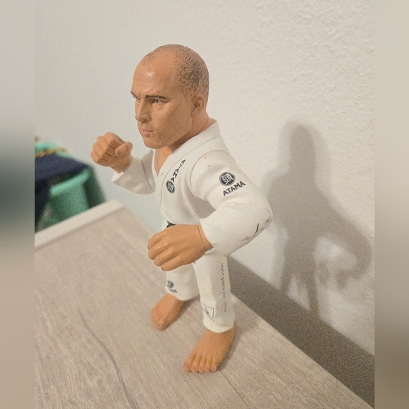 UFC Ultimate Collector ROYCE GRACIE Action Figure Fighter Pioneer Jiu Jitsu MMA - Picture 3 of 5